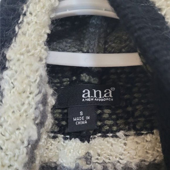 a.n.a sleeveless sweater vest - Picture 3 of 4